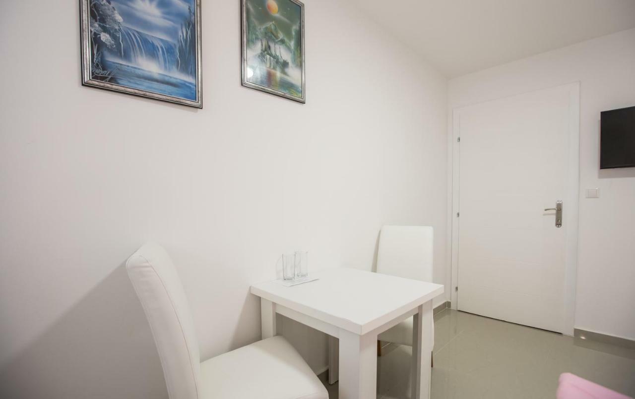 Bed and Breakfast Pansion Kipovi Tuzla Exterior foto